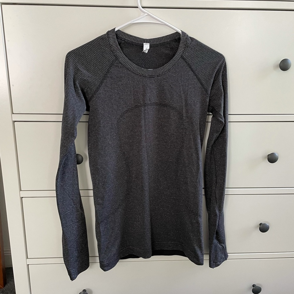Lululemon size 6 long sleeve shirt